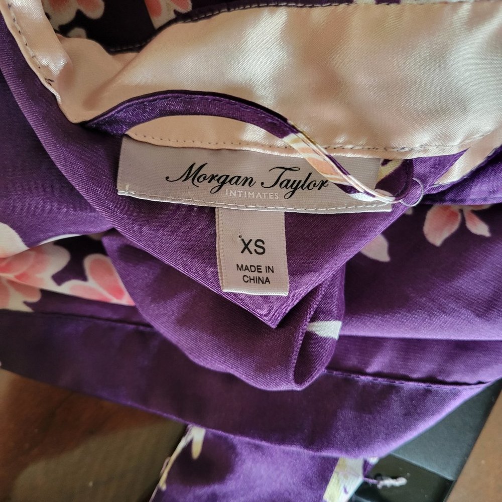 Morgan Taylor Intimates Satin Robe - Picture 4 of 4